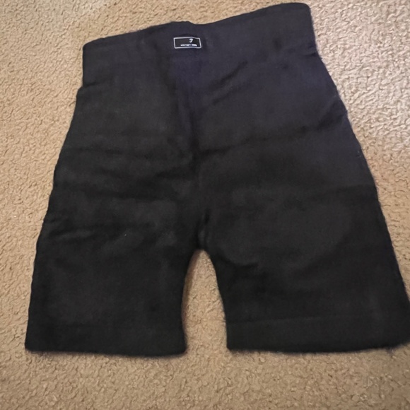 Whitney Simmons X Gymshark Final Collection - Picture 2 of 3